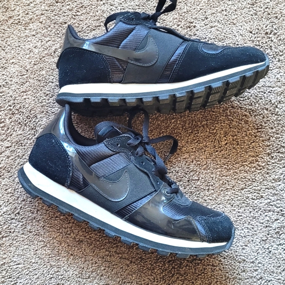 Womens Nike Venture Casual shoe